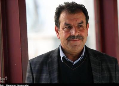 اصفهانیان: داور پنالتی پرسپولیس را نگرفت و در نتیجه بازی با صنعت نفت تأثیر داشت