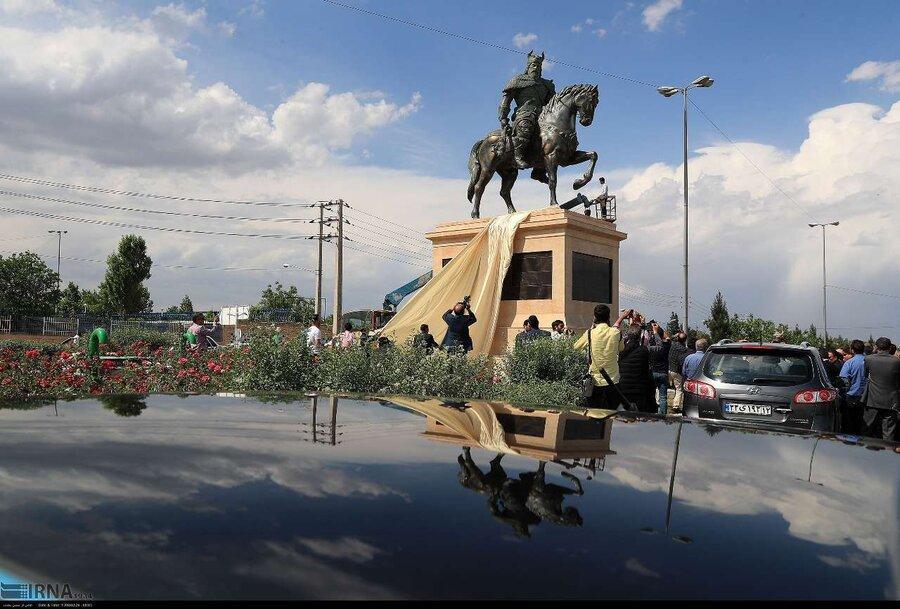 عکس روز: رستم و رخش