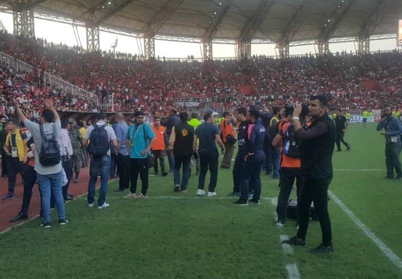 حاشیه دیدار داماش - پرسپولیس، مشورت داماشی ها با هواداران حاشیه دیدار داماش - پرسپولیس، مشورت داماشی ها با طرفداران و اعتراض شدید باقری به فتاحی