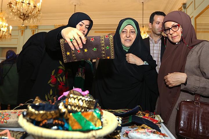 دومین رویداد دست دوزها و زیور ایرانی در مجموعه نیاوران افتتاح شد