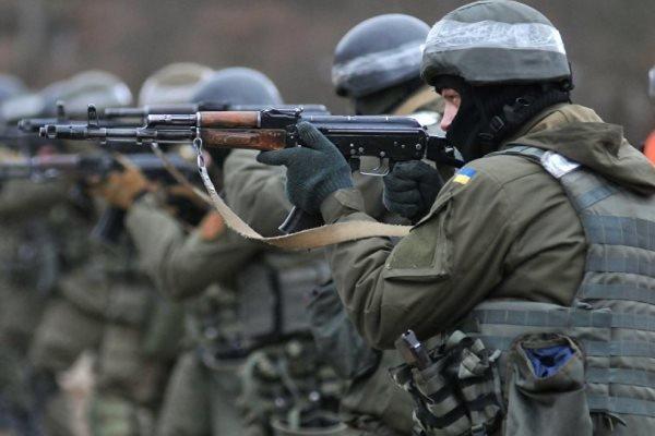 انگلیس ارائه آموزش به نظامیان اوکراینی را تا 2018 تمدید کرد