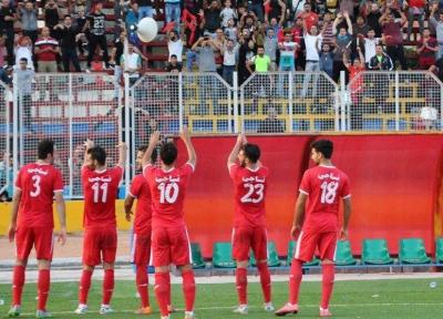 قهر ادامه دار بازیکنان نساجی پیش از بازی با پرسپولیس