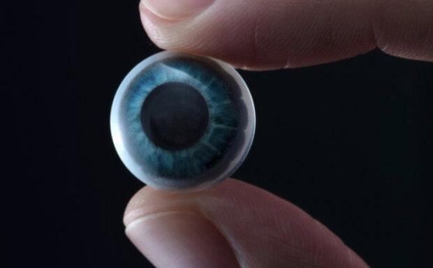 لنز چشمی که با تمرکز روی یک آیکون اپلیکیشنی را فعال کند