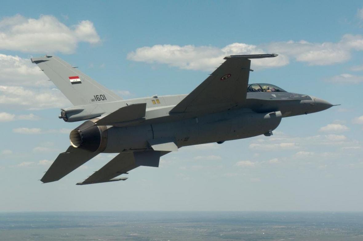 حمله هوایی ارتش عراق به پایگاه های داعش