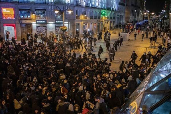 اعتراضات اسپانیا به خشونت کشیده شد
