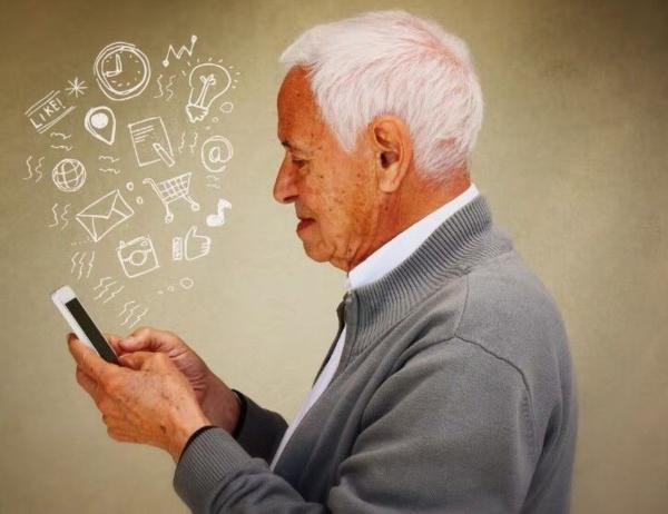 7 نکته برای یاری به سالمندان در یادگیری فناوری